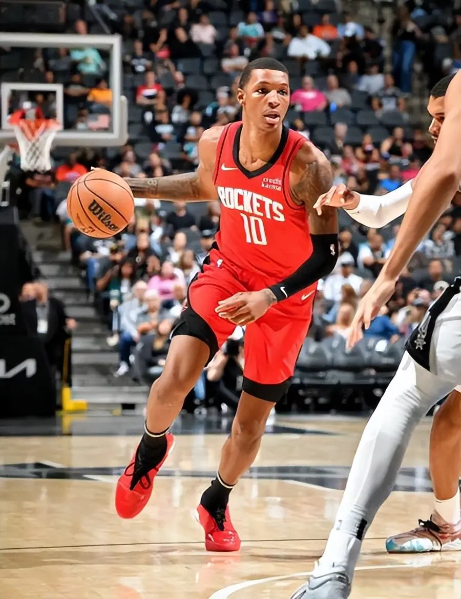 在内线的最, 位新人前锋 在内线的最, 位新人前锋