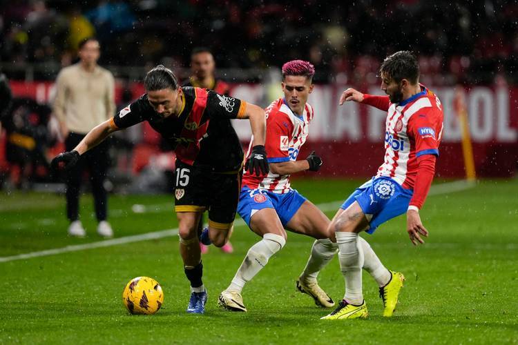 的赫罗纳坐, 防守, 百出